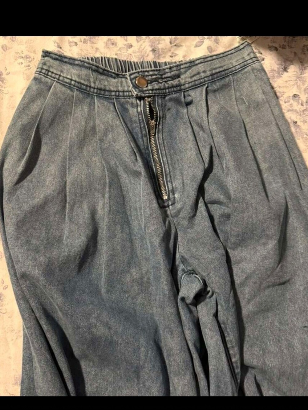 High-Waist Light Blue Balloon Jeans - Women - Picture 4 of 4